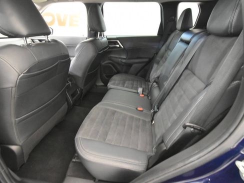 Used 2023 Mitsubishi Outlander SE AWD/4WD image 13