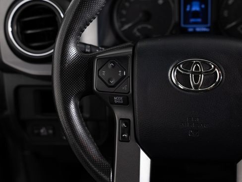Used 2017 Toyota Tacoma TRD Off-Road w/ Premium & Technology Package AWD/4WD image 28