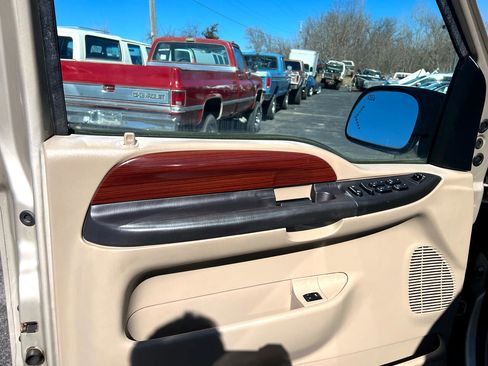 Used 2005 Ford Excursion Limited image 8