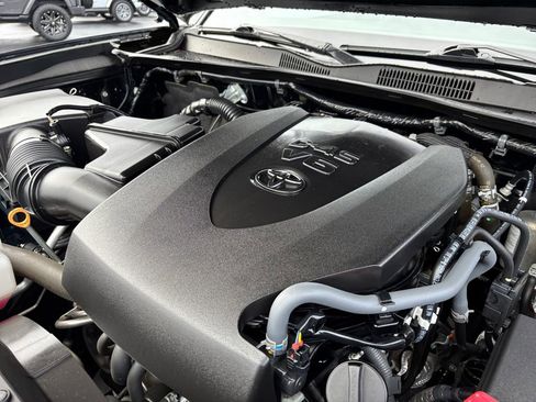 Used 2019 Toyota Tacoma TRD Off-Road w/ TRD Premium Off Road Package image 14