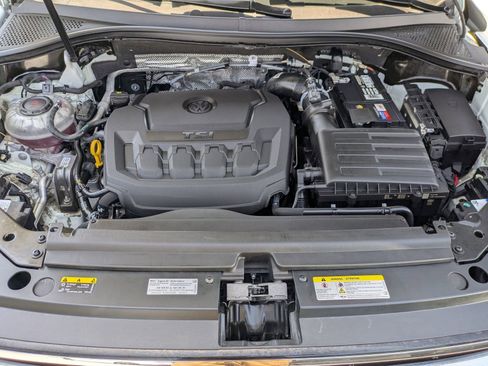 Used 2023 Volkswagen Tiguan SE w/ Panoramic Sunroof Package FWD image 23