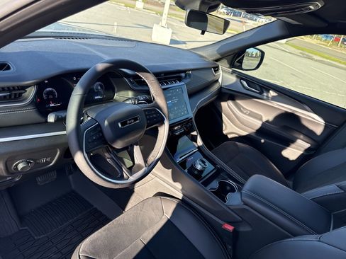 New 2025 Jeep Grand Cherokee L Altitude image 16