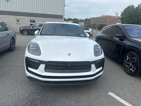 Used 2024 Porsche Macan AWD/4WD image 4