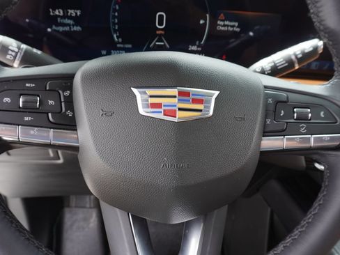 Used 2024 Cadillac XT4 Premium Luxury FWD image 17