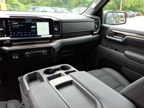 Used 2022 Chevrolet Silverado 1500 LT AWD/4WD image 22
