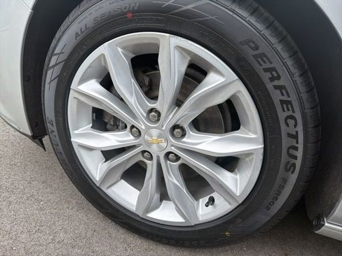 Used 2022 Chevrolet Malibu LT FWD image 10