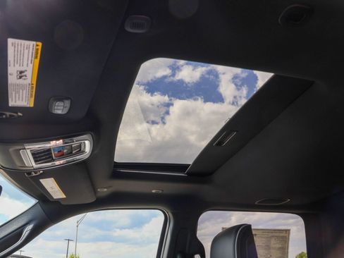 New 2026 RAM 2500 Laramie AWD/4WD image 7