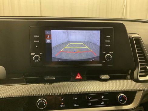 Used 2024 Kia Sportage LX image 9