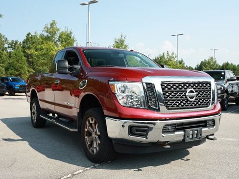 Used 2018 Nissan Titan SV w/ SV Convenience Package AWD/4WD image 2