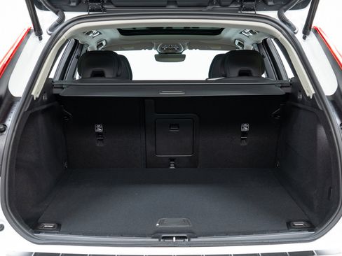 New 2026 Volvo XC60 B5 Core w/ Climate Package image 10