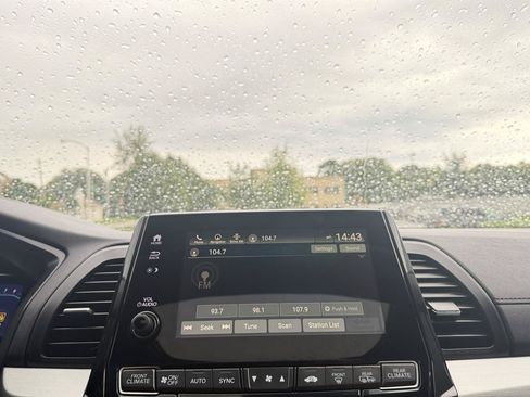 Used 2018 Honda Odyssey Touring image 14
