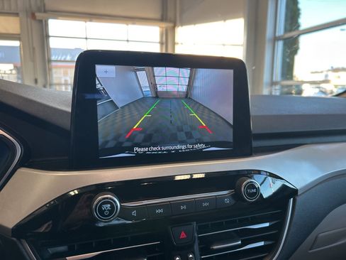 Used 2020 Ford Escape SE Sport image 28