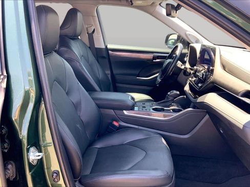 Used 2023 Toyota Highlander Limited FWD image 9