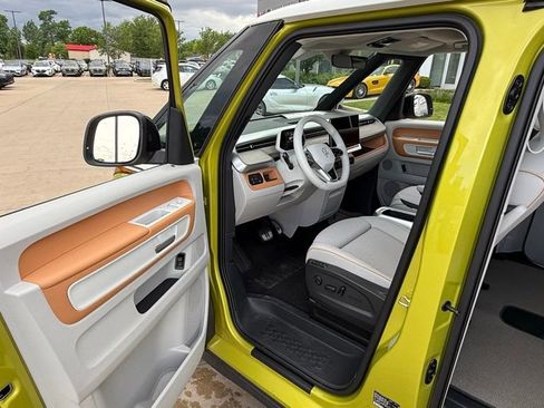 Used 2025 Volkswagen ID. Buzz 1st Edition AWD/4WD image 9