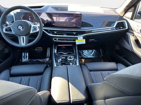New 2026 BMW X7 M60i image 16
