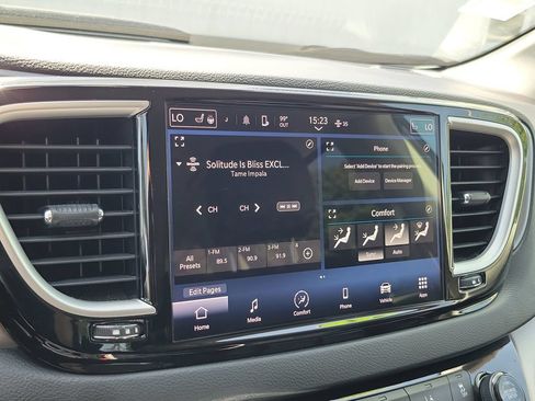 Used 2023 Chrysler Pacifica Touring-L FWD image 26