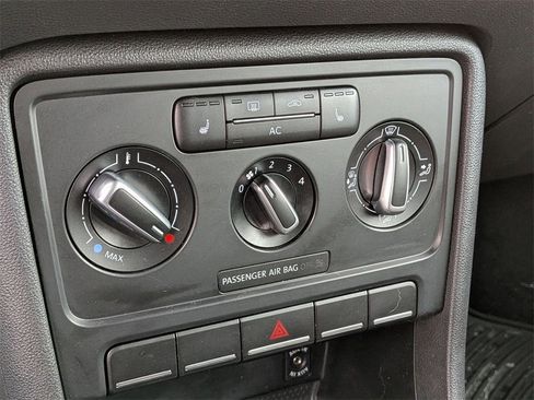 Used 2012 Volkswagen Beetle 2.0T image 18