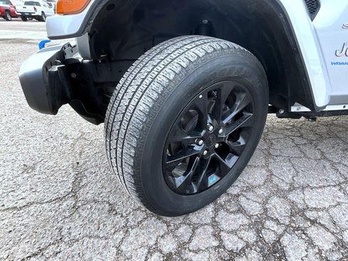 Used 2023 Jeep Wrangler Unlimited Sahara image 23