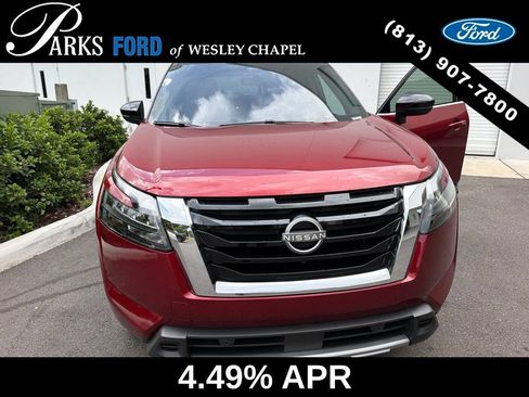 Used 2025 Nissan Pathfinder Platinum FWD image 1