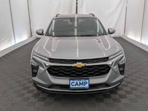 New 2026 Chevrolet Trax LT w/ Sunroof Package FWD image 9