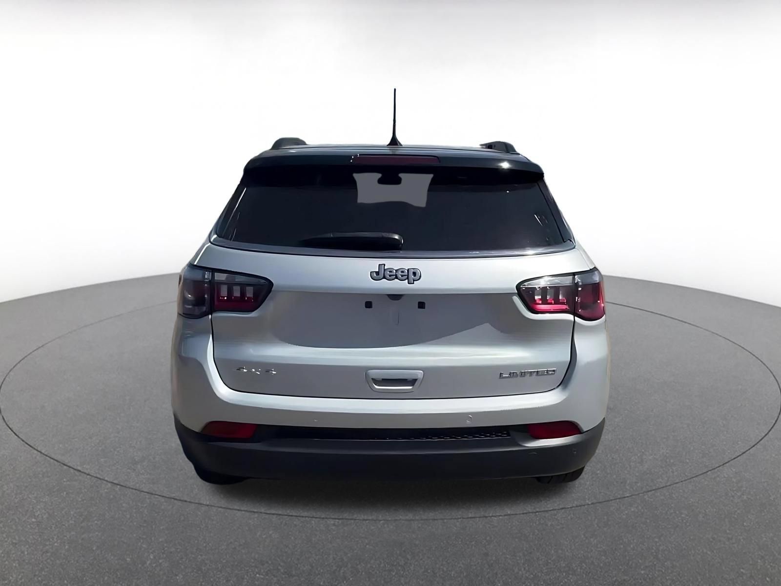 Used 2025 Jeep Compass Limited AWD/4WD image 12