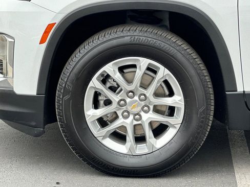 Used 2022 Chevrolet Traverse LS FWD image 25