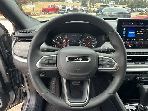Used 2024 Jeep Compass Latitude image 25