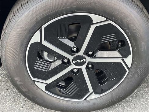 New 2025 Kia Niro SX image 9