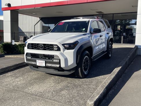 Certified 2025 Toyota 4Runner TRD Off-Road AWD/4WD image 3