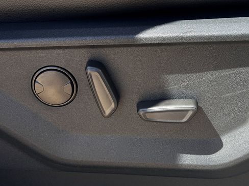 Used 2025 Ford F150 Lariat w/ Equipment Group 501A Mid image 29