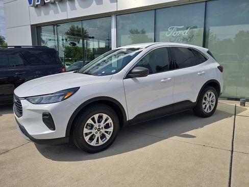 Certified 2023 Ford Escape Active w/ Tech Pack #1 AWD/4WD image 2