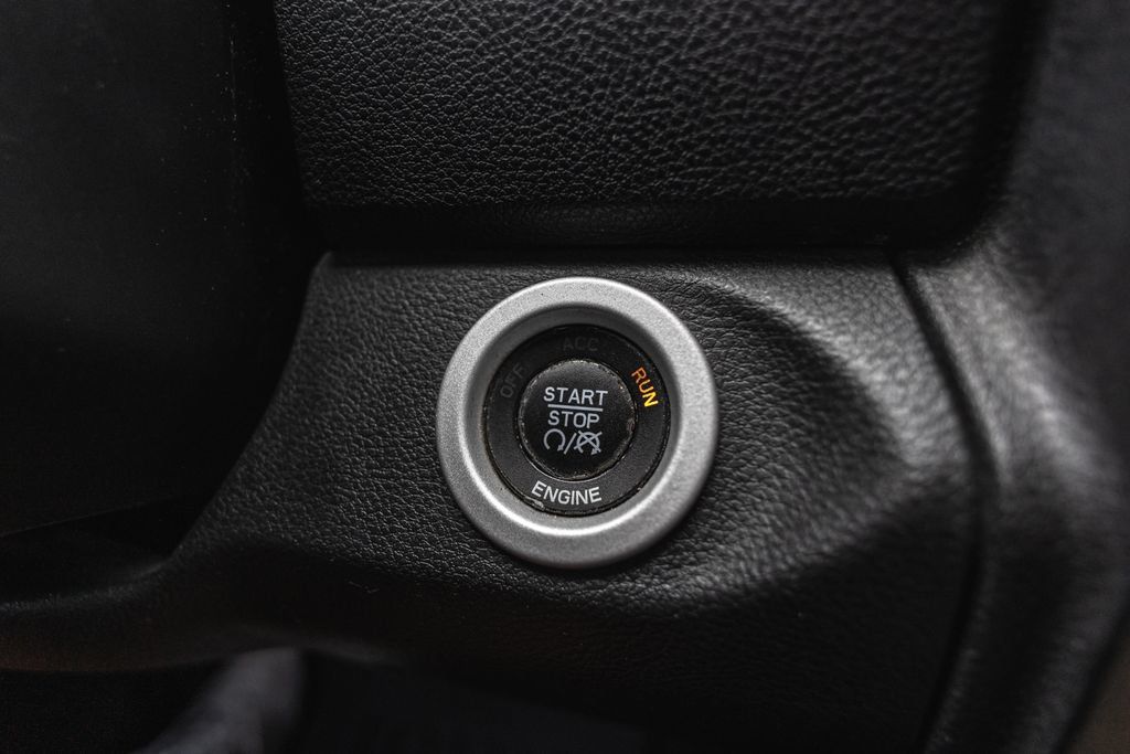 Used 2015 RAM 1500 Laramie w/ Convenience Group AWD/4WD image 18