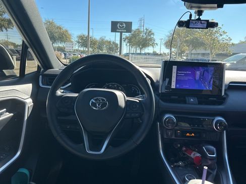 Used 2024 Toyota RAV4 SE image 15