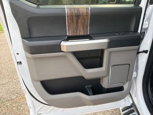 Used 2020 Ford F150 Lariat image 11