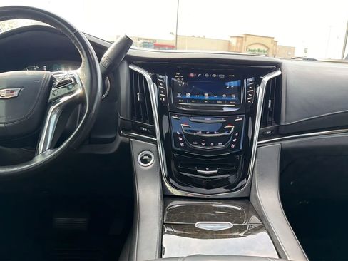 Used 2018 Cadillac Escalade Platinum image 57