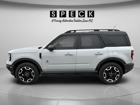 Used 2023 Ford Bronco Sport Outer Banks w/ Tech Package image 2