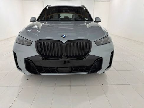Used 2025 BMW X5 xDrive40i w/ M Sport Package AWD/4WD image 8