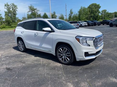 Used 2023 GMC Terrain Denali w/ Denali Premium Package AWD/4WD image 14