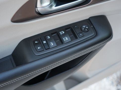 Used 2023 Chrysler Voyager LX image 19