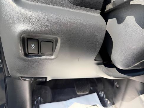 Used 2016 Nissan Versa SV w/ SV Appearance Package FWD image 20
