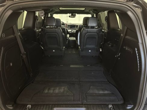 Used 2020 Chrysler Pacifica Limited FWD image 7