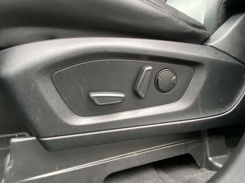 Certified 2022 Ford Explorer XLT w/ Equipment Group 202A image 19