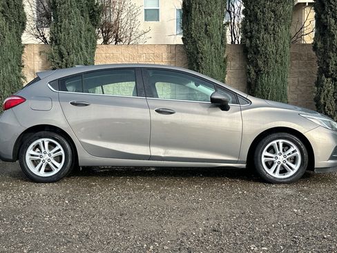 Used 2017 Chevrolet Cruze LT w/ Convenience Package image 3