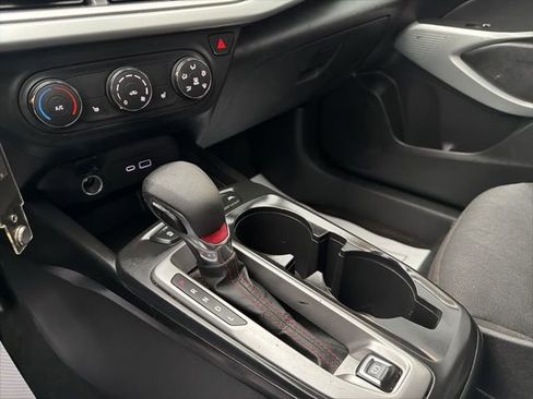 Used 2025 Chevrolet Trax RS w/ Sunroof Package image 36