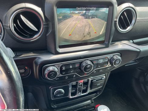 Used 2021 Jeep Wrangler Unlimited Sahara AWD/4WD image 10