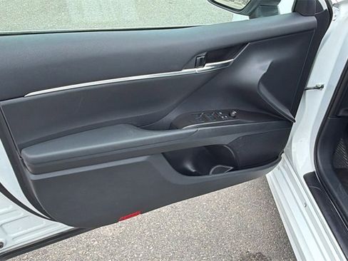 Used 2024 Toyota Camry SE image 12