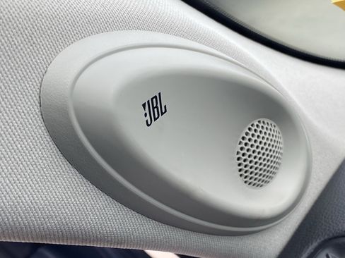 Used 2023 Toyota Highlander Platinum image 32