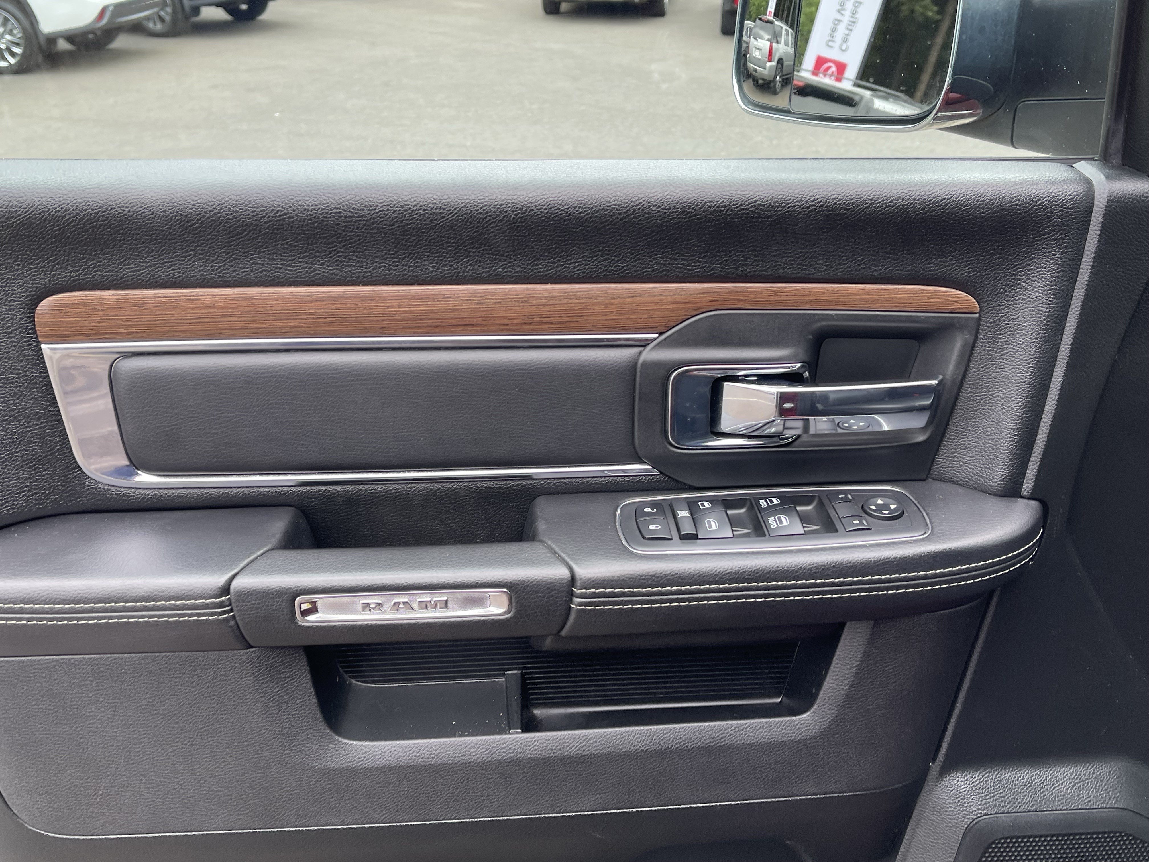 Used 2017 RAM 1500 Laramie w/ Convenience Group AWD/4WD image 18
