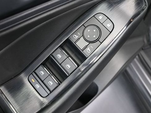 Used 2024 Nissan Rogue S FWD image 19