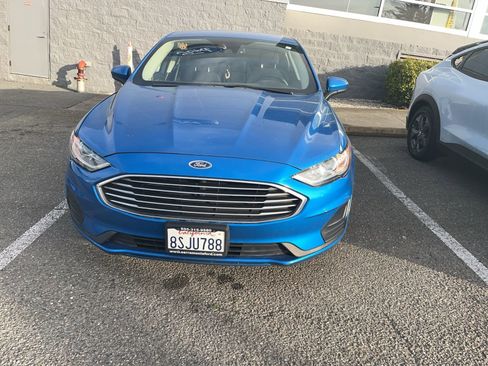 Used 2020 Ford Fusion SE image 2